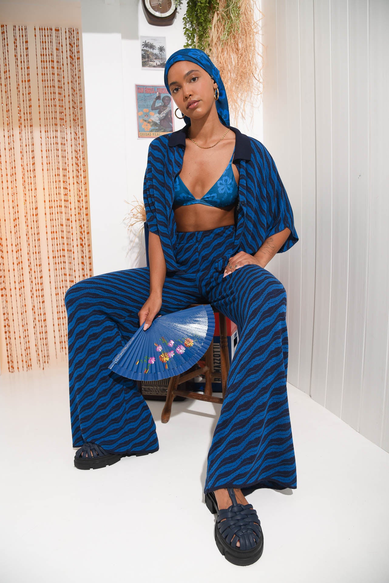 HIBISCUS LARGE SCARF BLUE