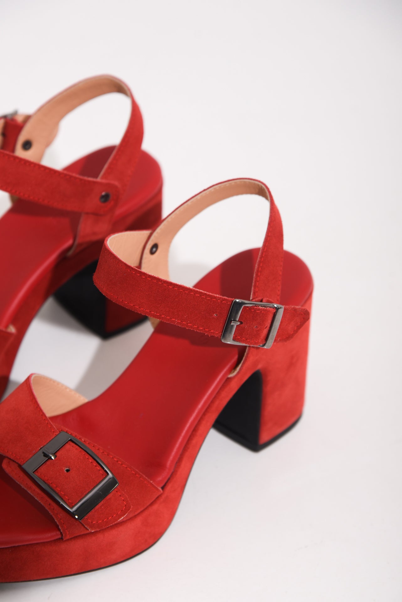 CHIKOO HEELS RED