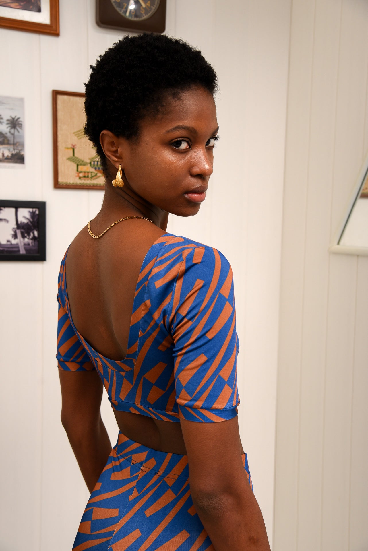 CHILL ISLAND CROP TOP BLUE