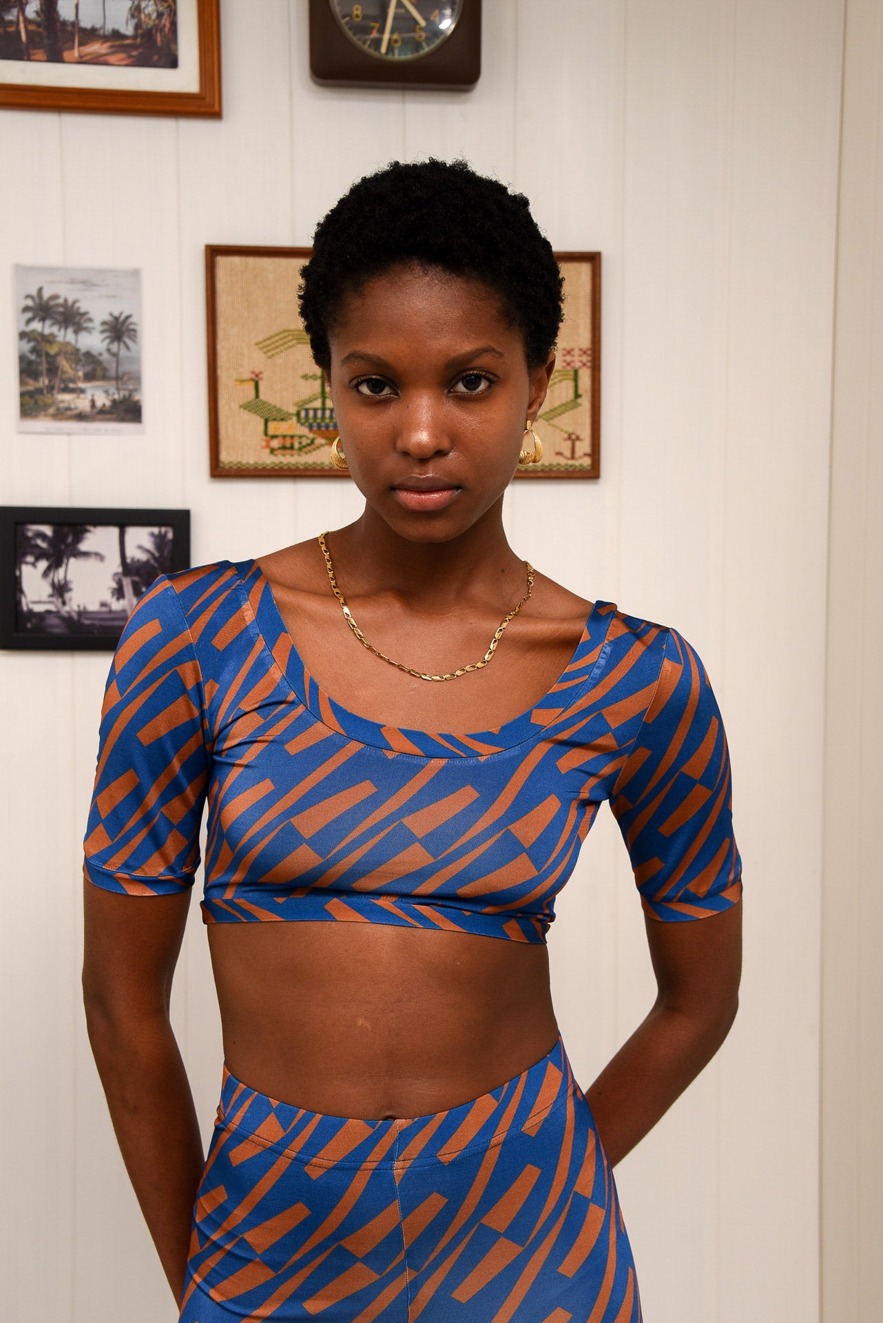 CHILL ISLAND CROP TOP BLUE