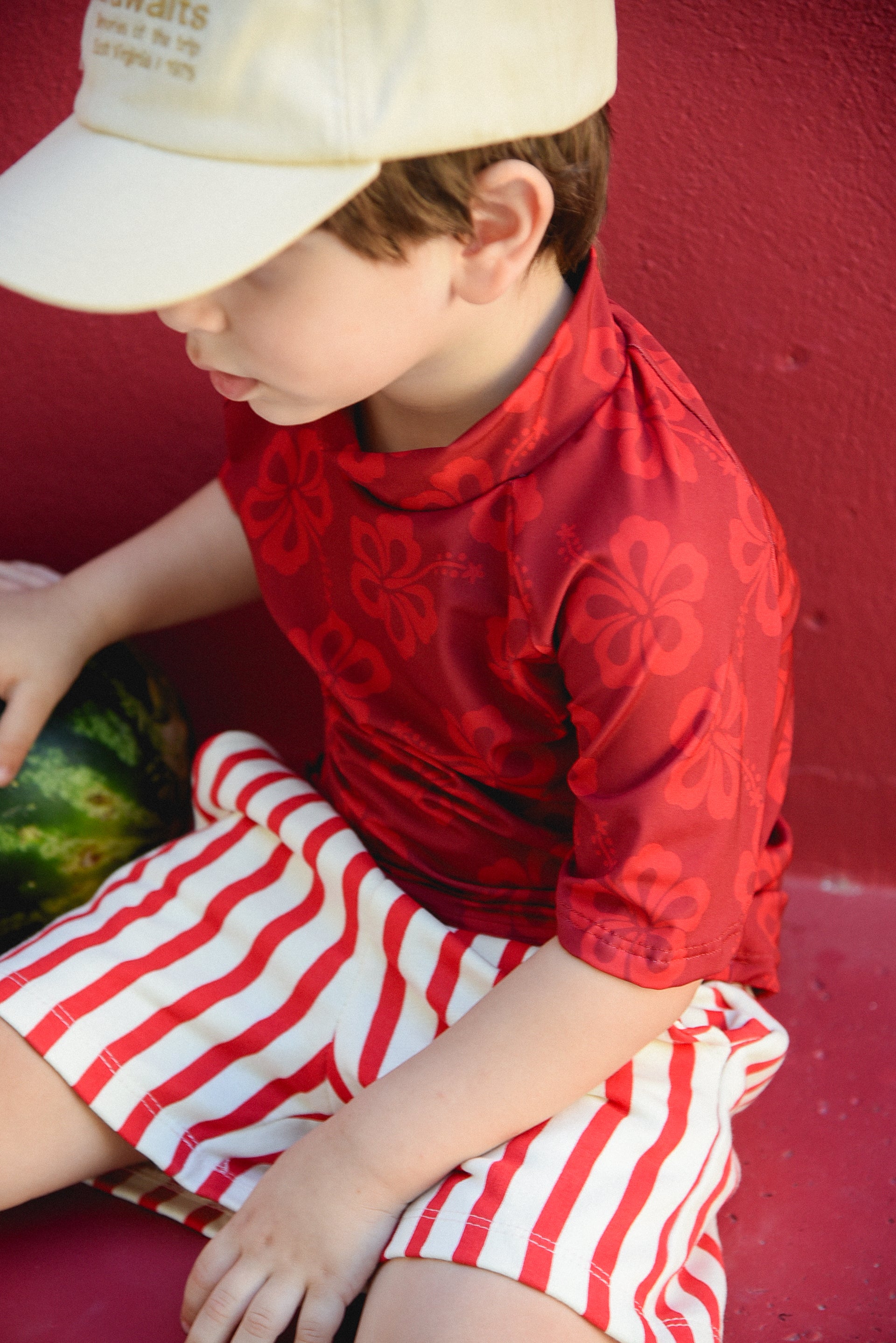 HIBISCUS KIDS' SHORT SLEEVE SWIM TOP RED