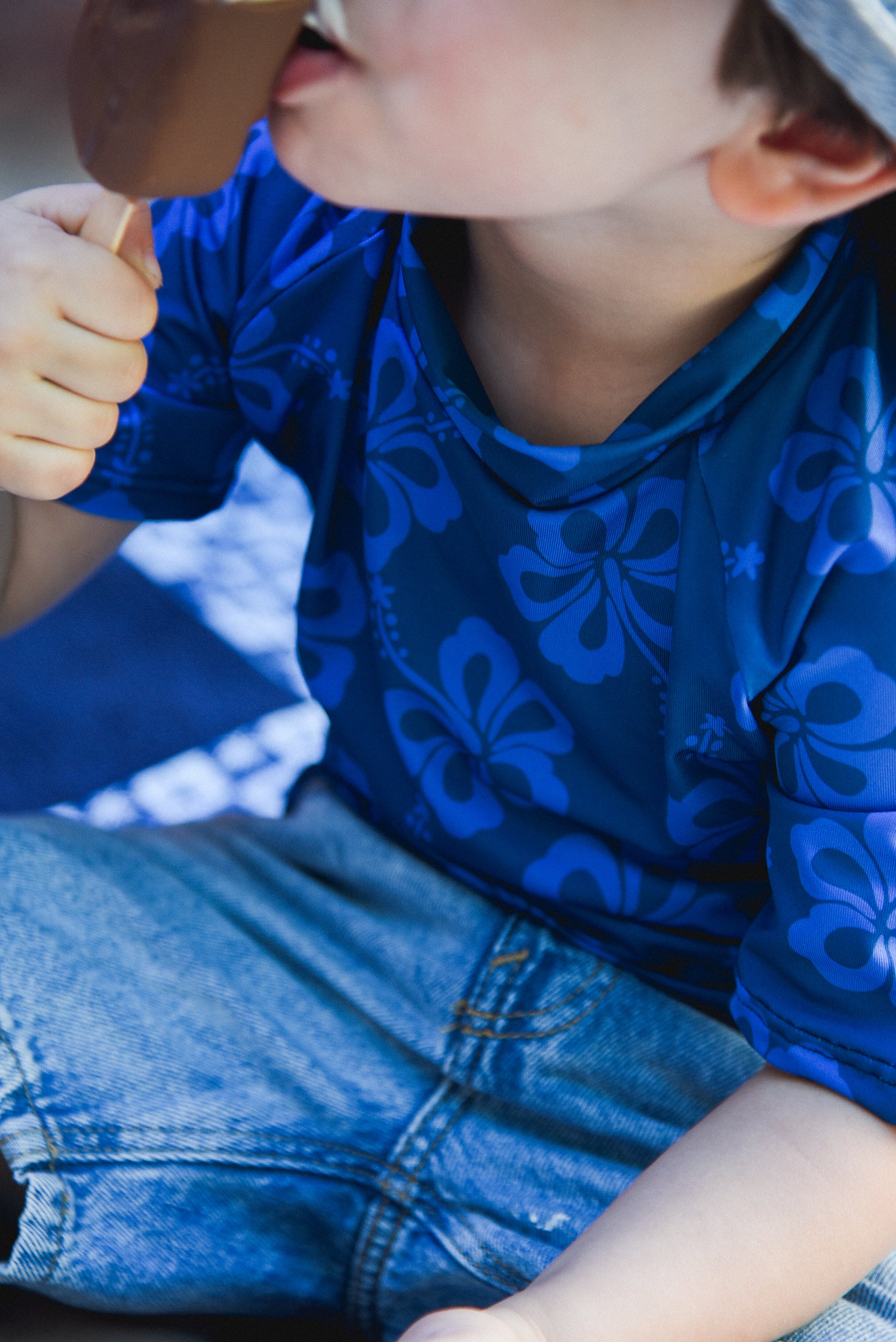 HIBISCUS KIDS' SHORT SLEEVE SWIM TOP BLUE