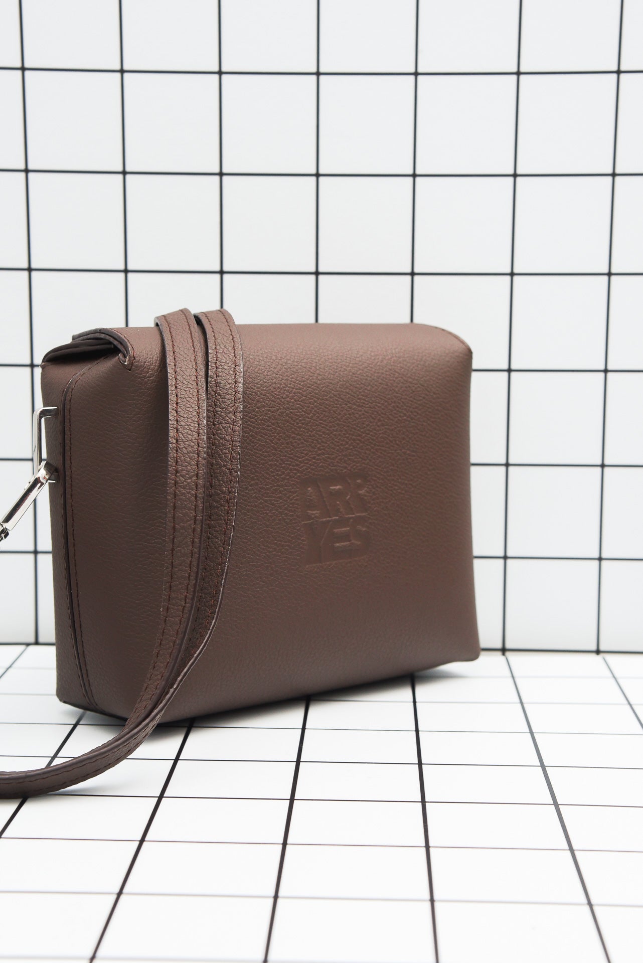 GRACE SQUARE BAG BROWN