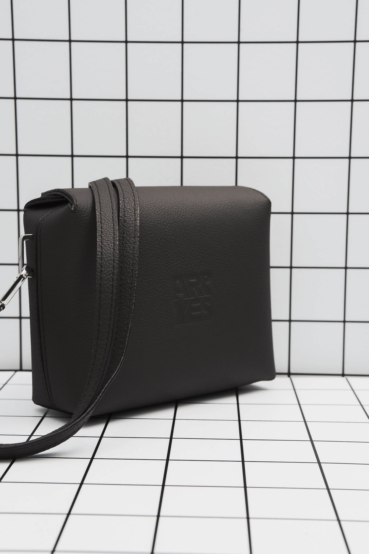 GRACE SQUARE BAG BLACK