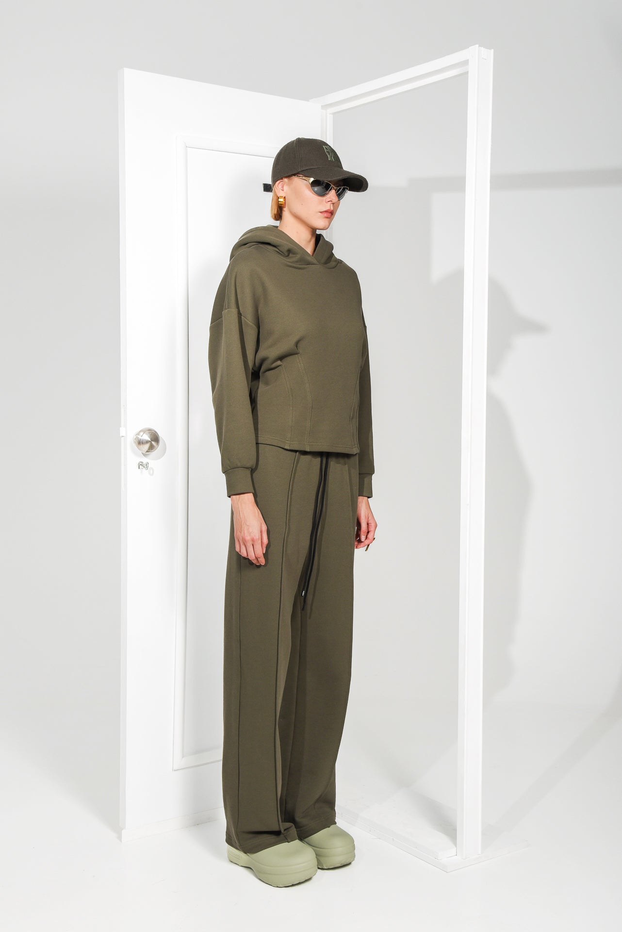 BEYOND PANTS KHAKI