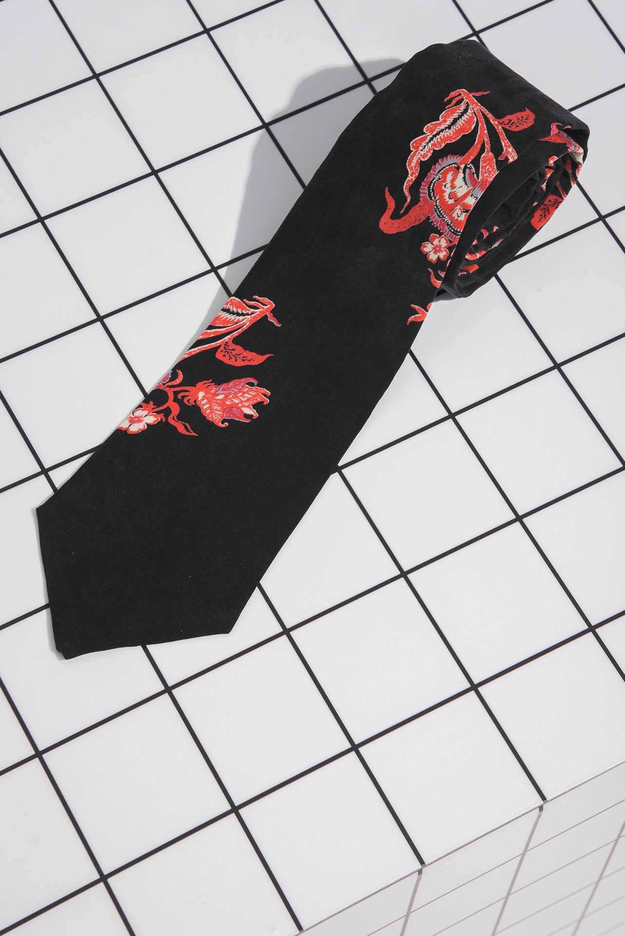 TRAVEL TIE RED