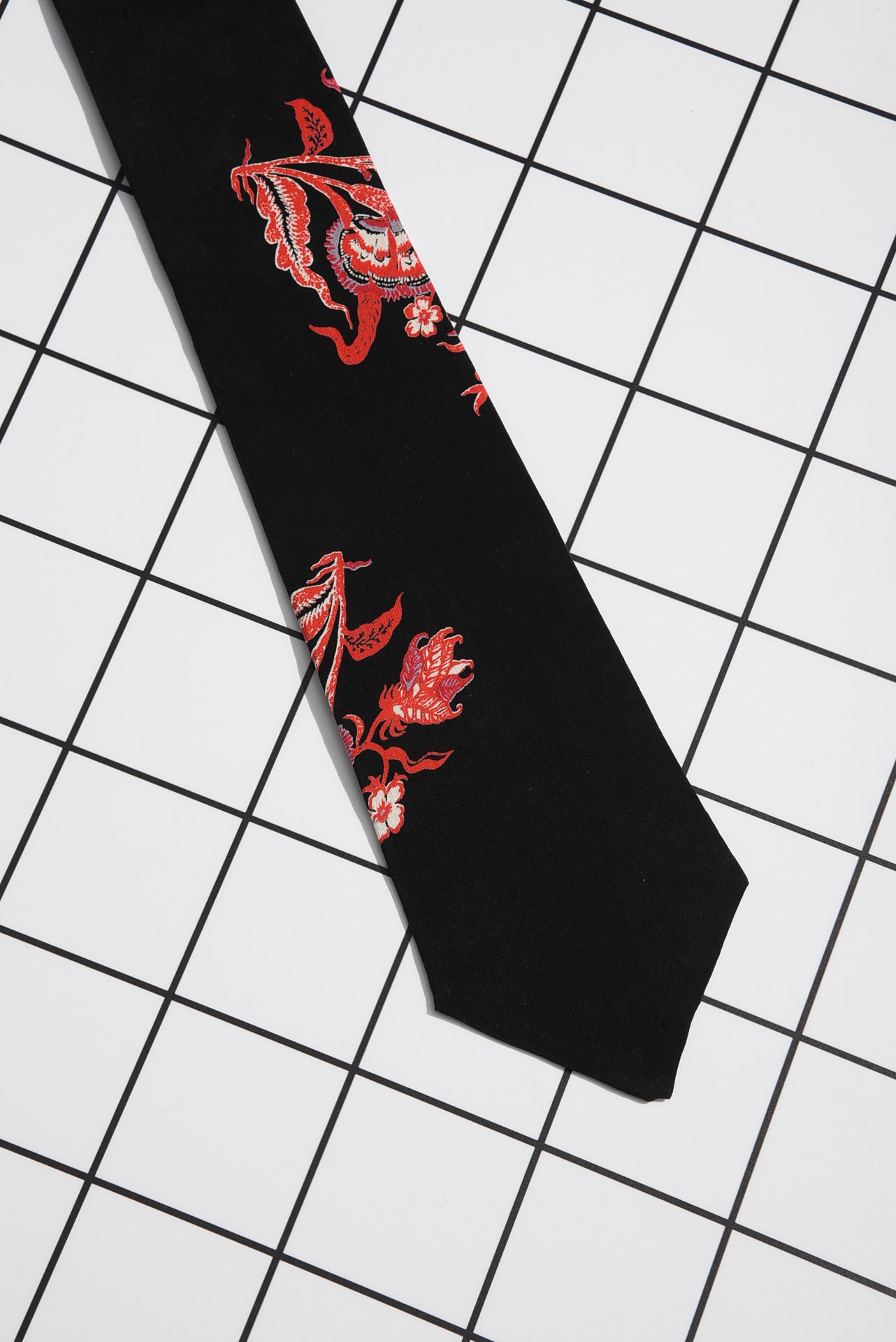 TRAVEL TIE RED