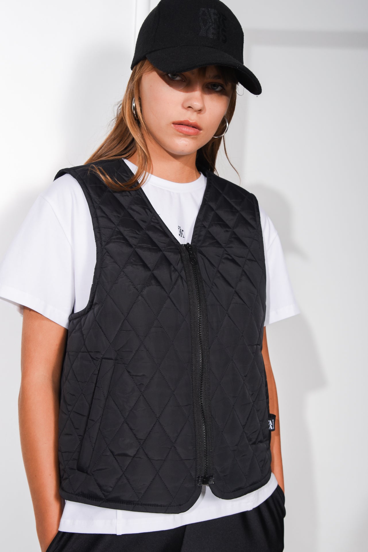 AMBITION VEST BLACK