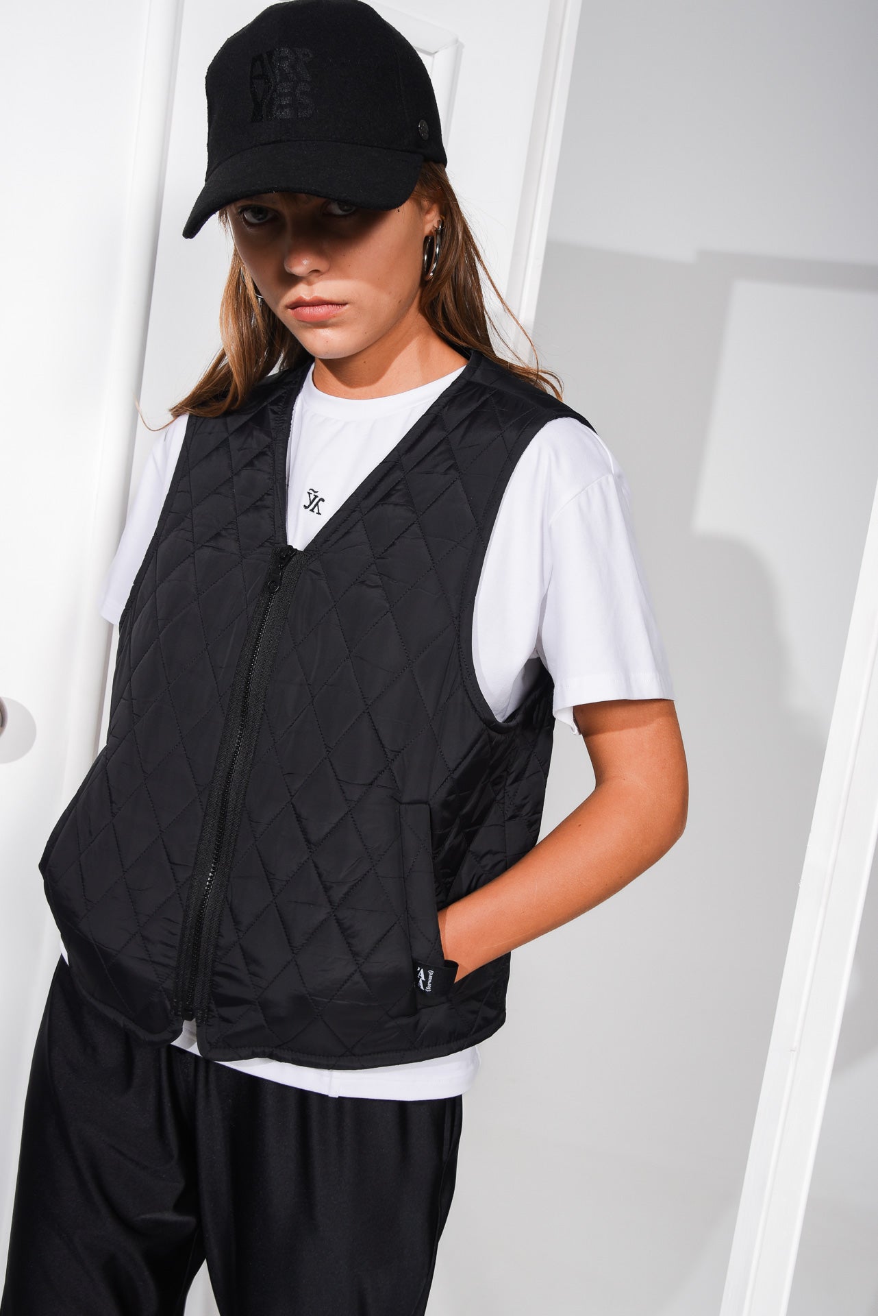 AMBITION VEST BLACK