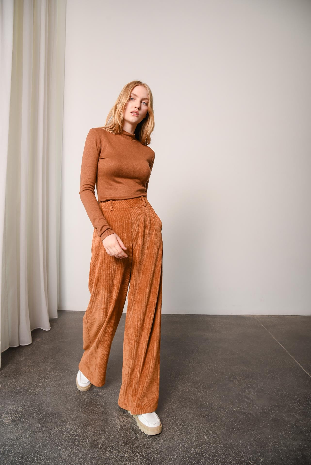 DANTELION TURTLENECK BROWN