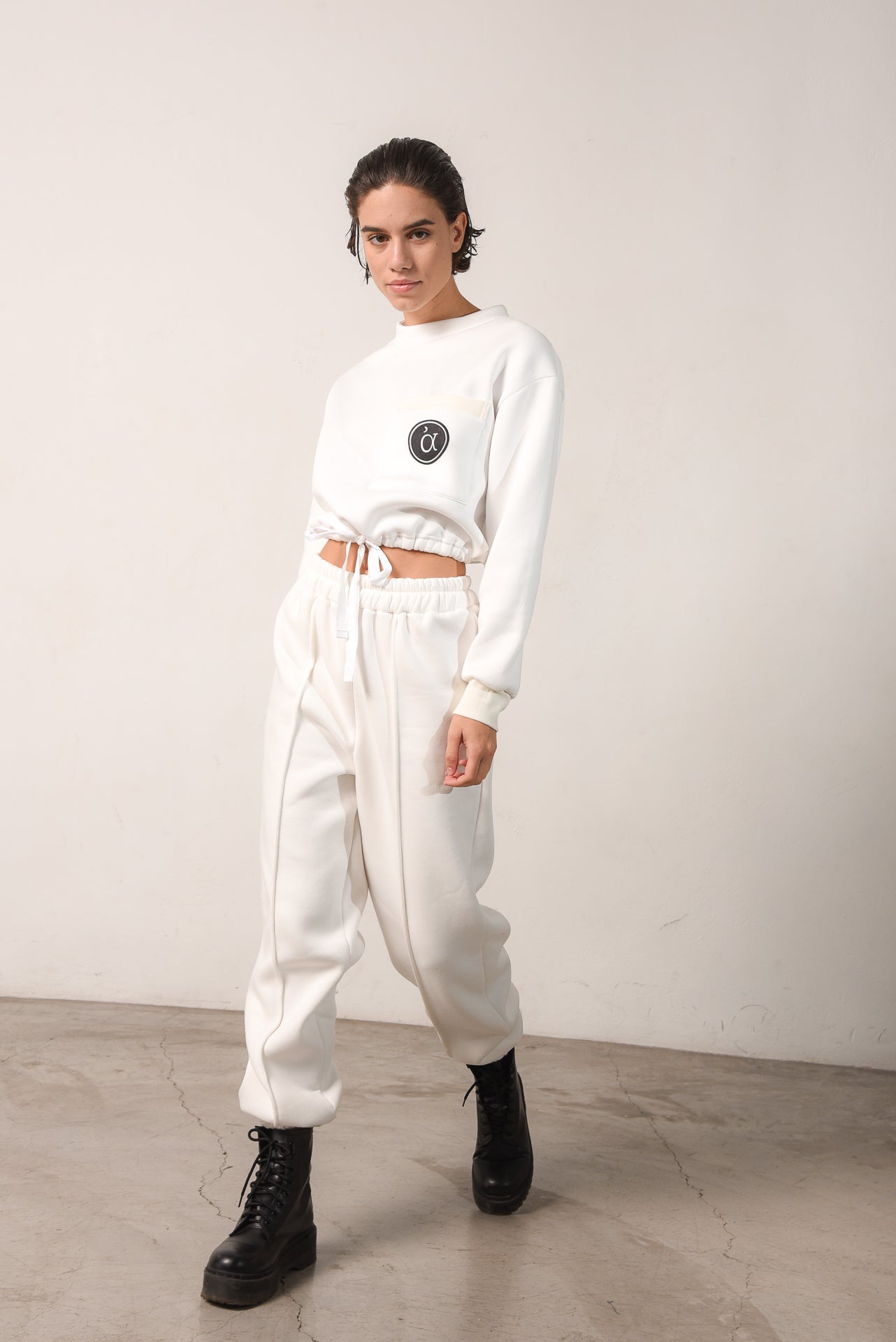 ACE CROPPED SWEATSHIRT CREAM